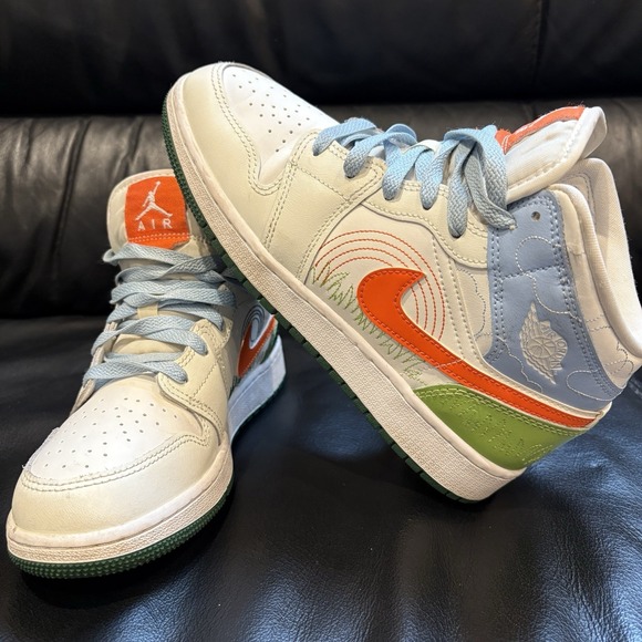 Nike Air Jordan 1 Mid SE GS Boys 5.5 Youth White Orange Stitch DX2462-100